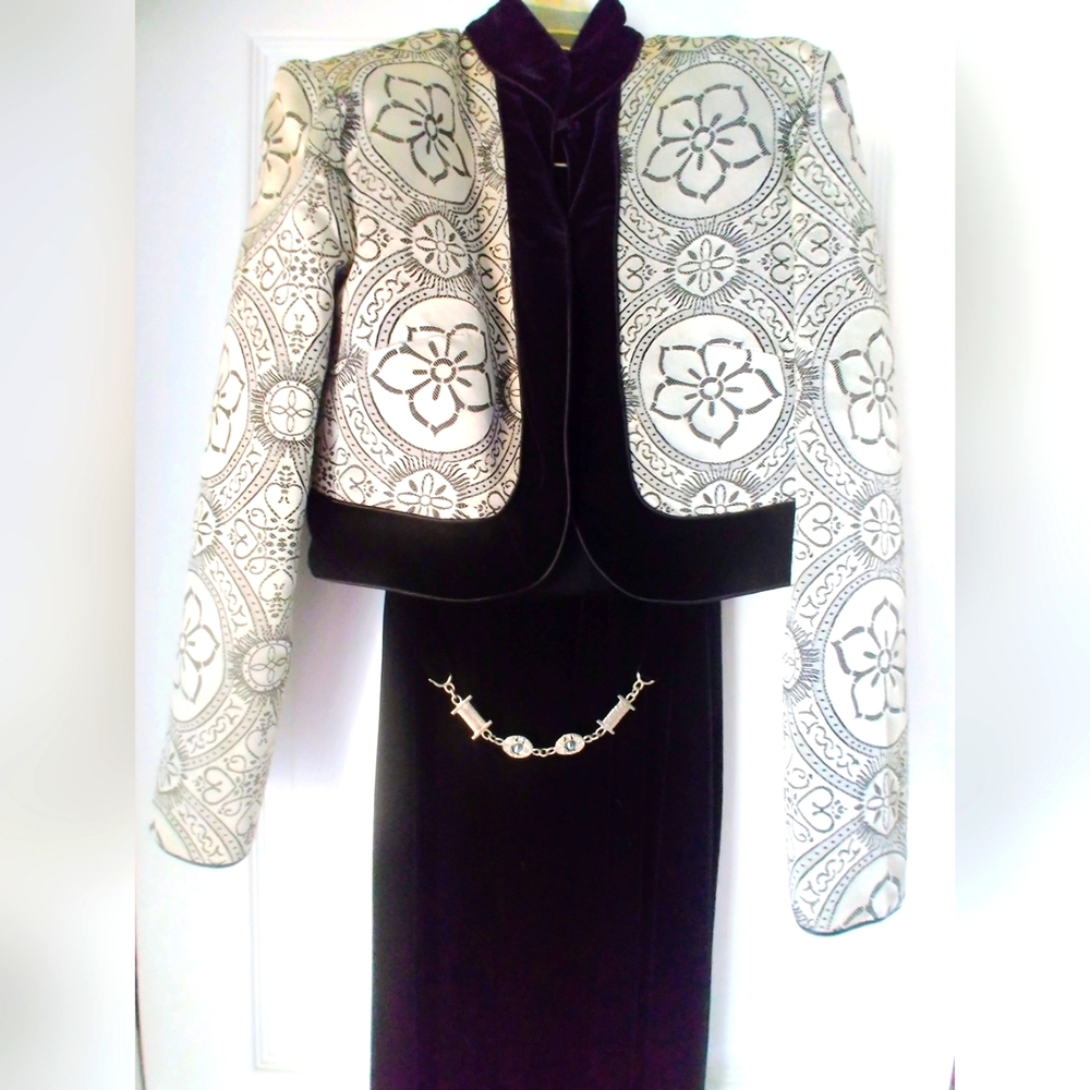 Cache Black and Silver Floral Jacket and Pants Suit In Black Velvet  Size 4